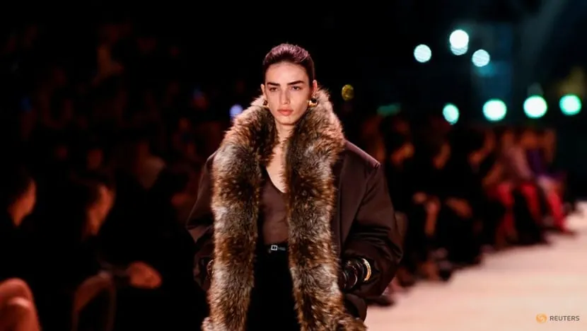 Atmosferă de petrecere la show-ul Yves Saint Laurent de la Paris