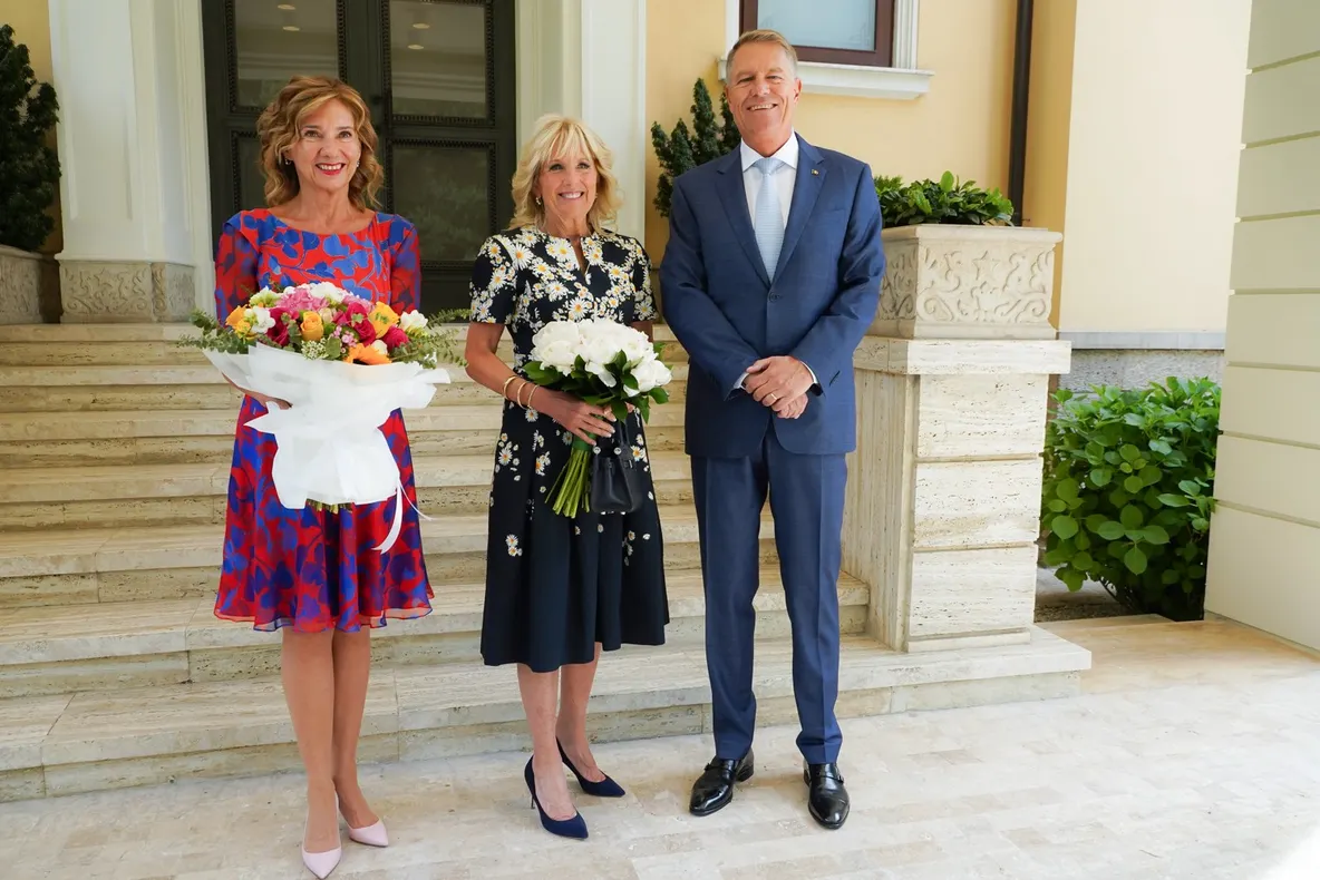 Ce se întâmplă cu rochia pe care Carmen Iohannis a îmbrăcat-o la întâlnirea cu Jill Biden