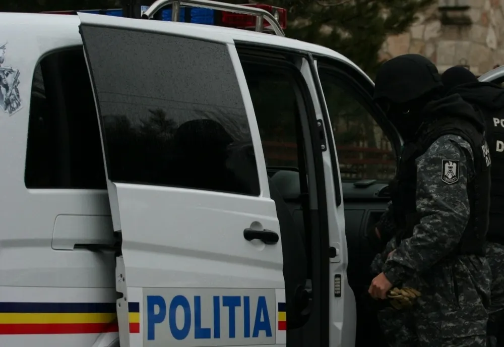 Minoră racolată și exploatată sexual timp de peste 7 ani: Doi indivizi, reținuți în anchetă