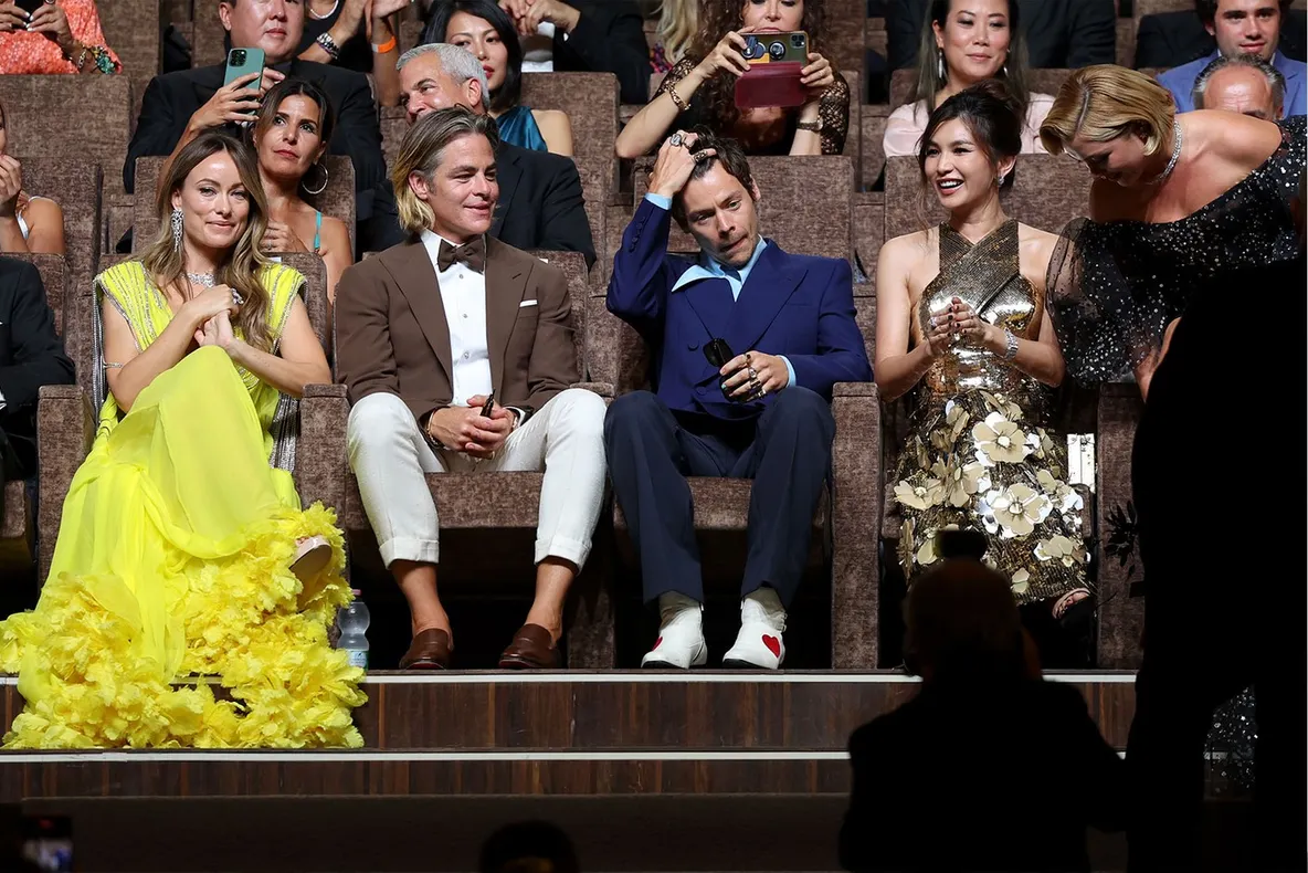 Scandal la Festivalul de Film de la Veneția! Motivul pentru care Harry Styles l-a scuipat pe Chris Pine