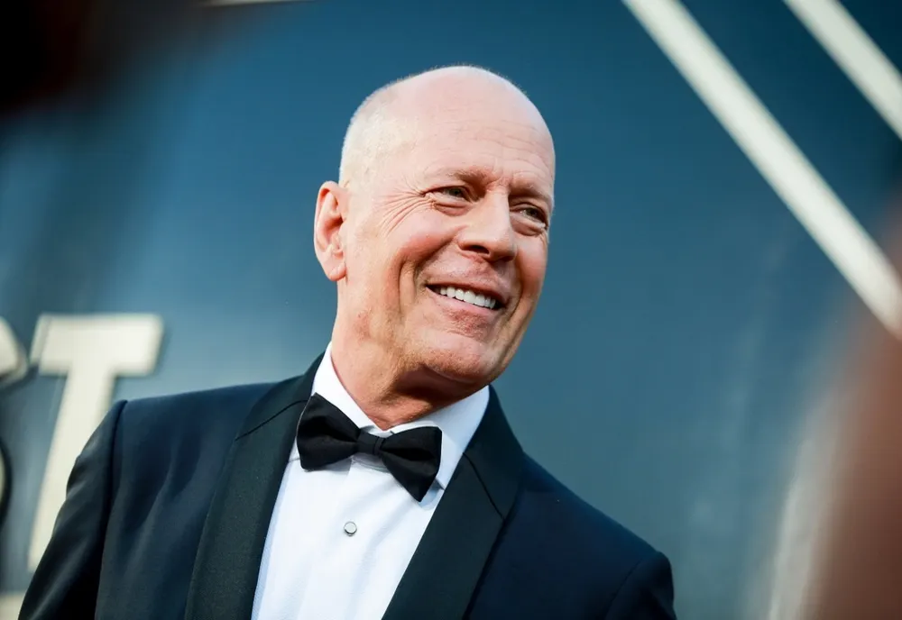 STAREA DE SĂNĂTATE A LUI BRUCE WILLIS SE ÎNRĂUTĂȚEȘTE. A MUȚIT ȘI NU MAI POATE MERGE
