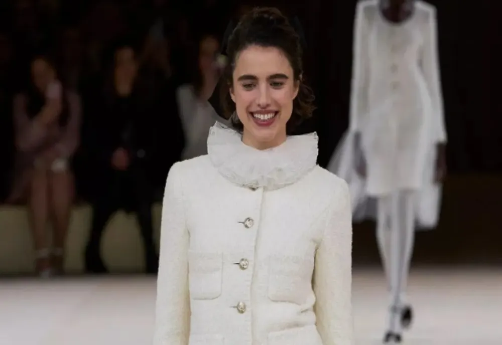 Butonul, acest detaliu care pune în valoare colecția haute couture a casei Chanel