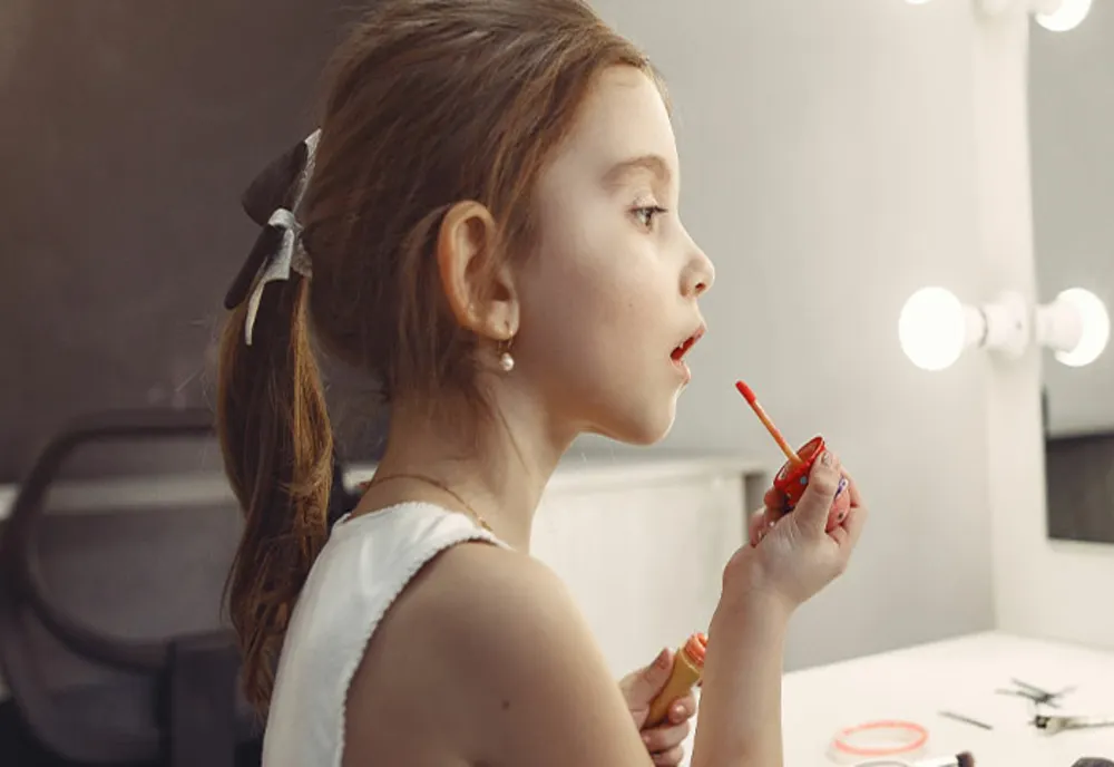 FENOMENUL COPIILOR SEPHORA: CUM AJUNG FETIȚE DE 10 ANI SĂ CUMPERE PRODUSE ANTI-ÎMBĂTRÂNIRE