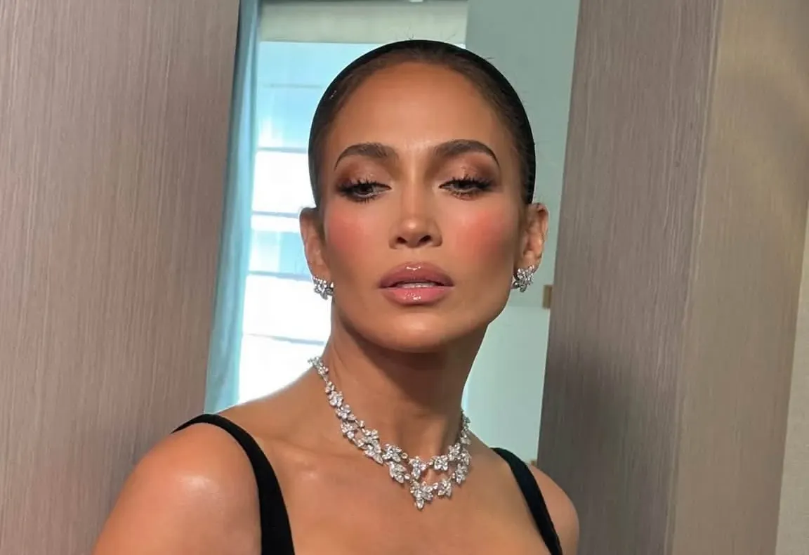 Jennifer Lopez, comparată cu Audrey Hepburn la nunta lui Taylor Swift
