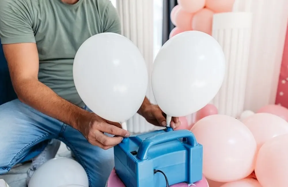 Ce este „ballmaxxing”, trendul extrem promovat în zona MAGA. Cum își pun tinerii sănătatea în pericol
