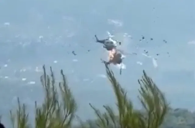 Două elicoptere s-au ciocnit în Grecia, în timp ce interveneau la un incendiu violent