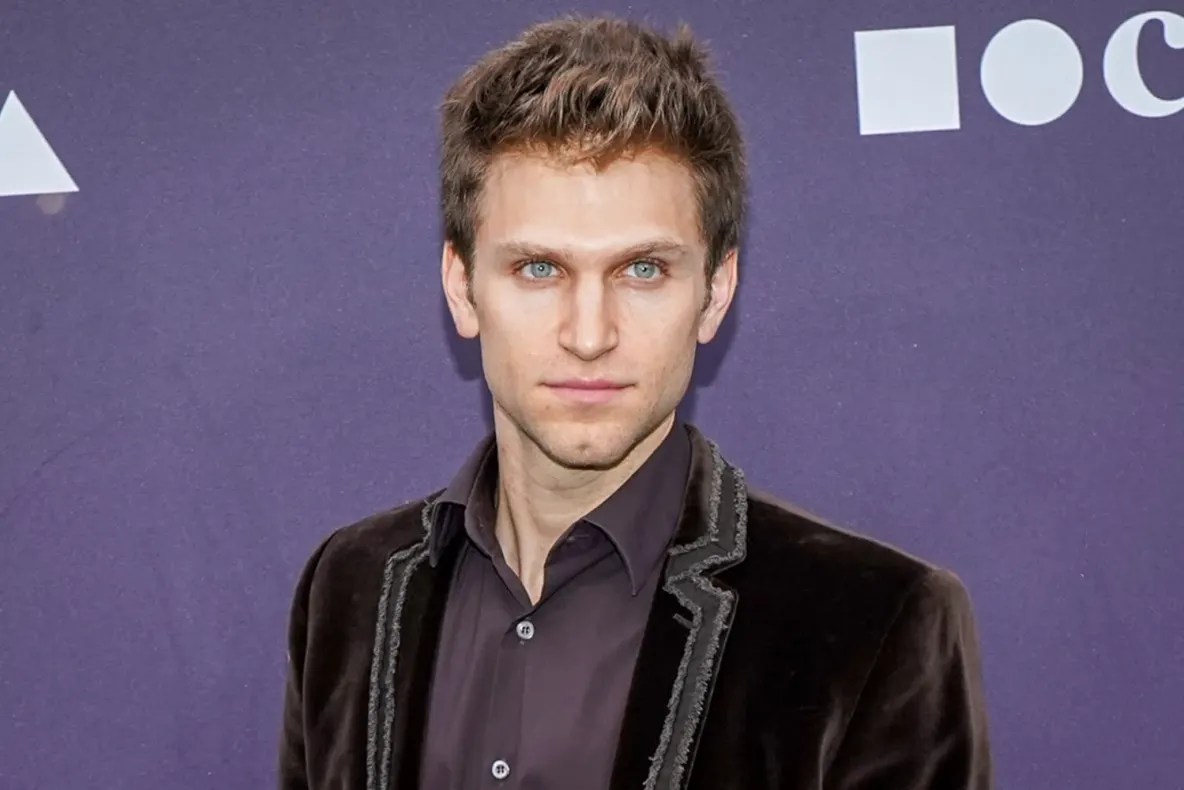 Keegan Allen, actorul din „Pretty Little Liars”, jefuit sub amenințarea armelor la Los Angeles