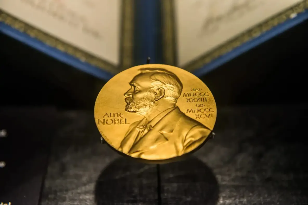 Premiul Nobel pentru Fizică 2026: Francis Halzen, recompensat pentru descoperirea neutrinilor de înaltă energie
