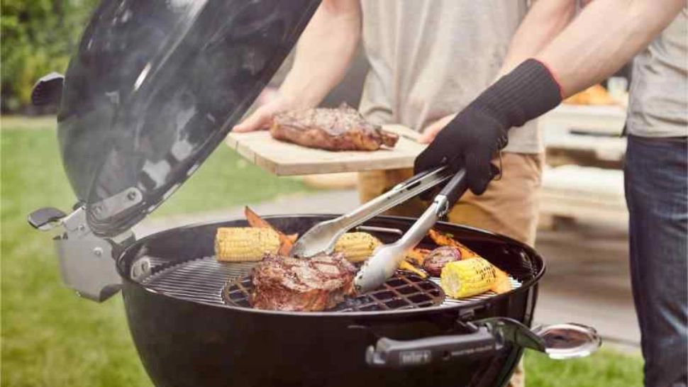 6 greșeli de siguranță alimentară pe care oamenii le fac la grătare, vara