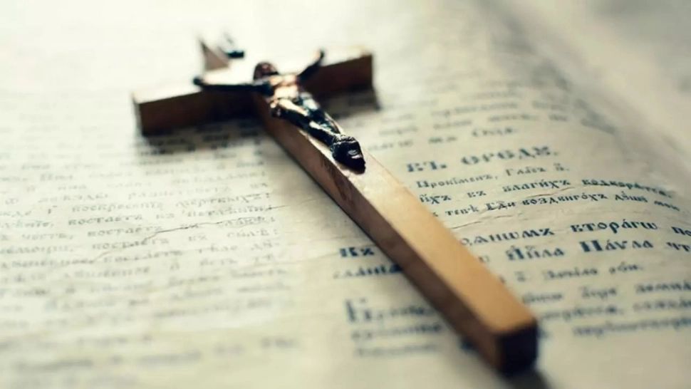 Val de reacții, în frunte cu Patriarhia Română, după ce dexonline a făcut o asociere între „creștin” și „cretin”
