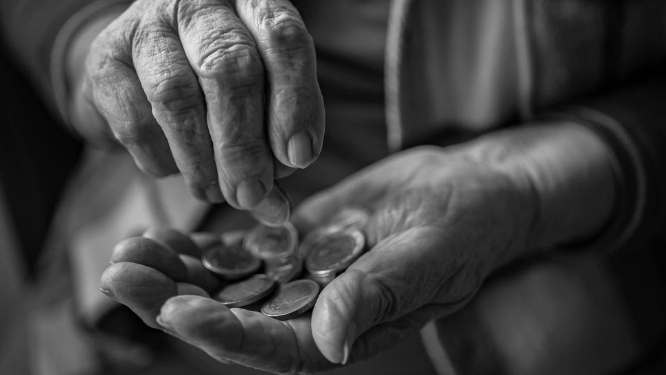 Aproape 3 milioane de pensionari primesc bani în plus în mai prin „Pachetul de Solidaritate”