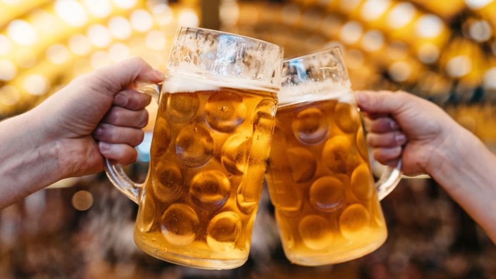 Studiu: 8 din 10 români nu concep ziua de 1 Mai fără bere