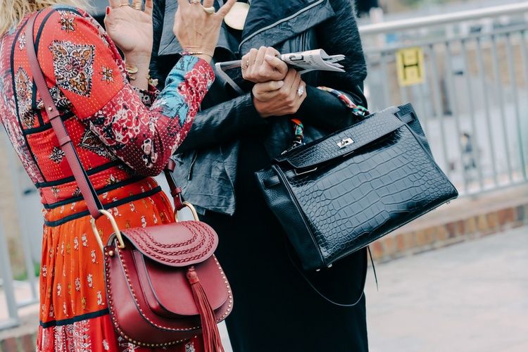 Cum să combini hainele și accesoriile pentru a arăta impecabil tot timpul