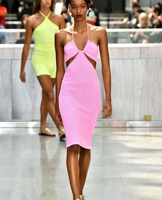 Tendințe de primăvară 2022 | Cele 10 piese vestimentare cu care să-ți actualizezi garderoba