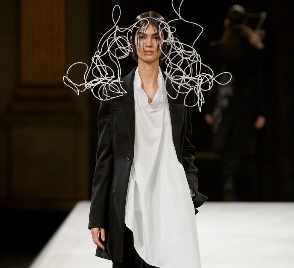 Cele mai incredibile look-uri de frumusețe de la Săptămâna modei din Paris toamna/iarna 2022-2023