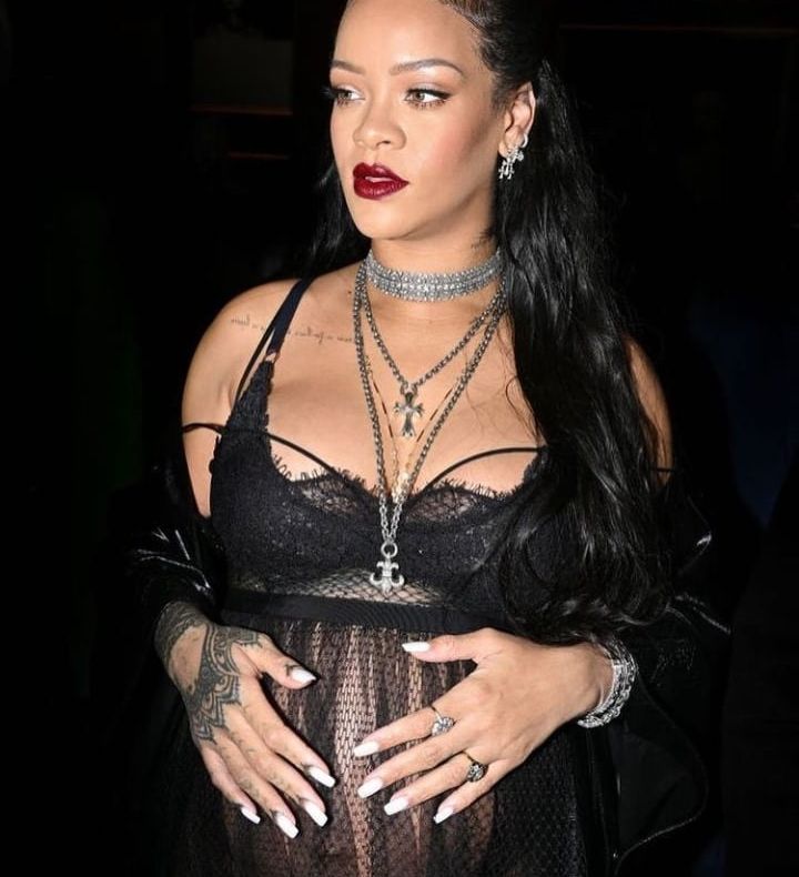 Rihanna, în lenjerie intimă la show-ul Dior de la Paris