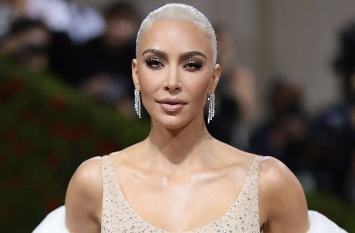 Kim Kardashian a distrus legendara rochie purtată de Marilyn Monroe. În ce hal a înapoiat-o, după Gala Met