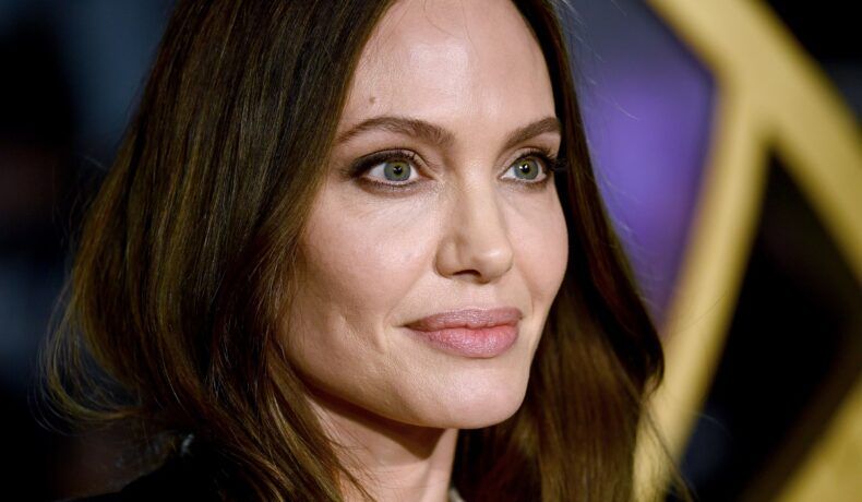 Angelina Jolie o va interpreta pe legendara Maria Callas, într-un film biografic despre soprană