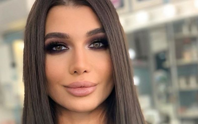 Elena Băsescu, transformată total de operaţiile estetice! N-o mai recunoști – FOTO