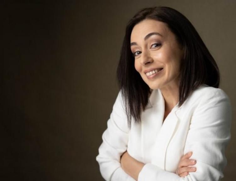 Cum arată, de fapt, soția lui George Buhnici în costum de baie. Vloggerul a spus că are siluetă de minoră