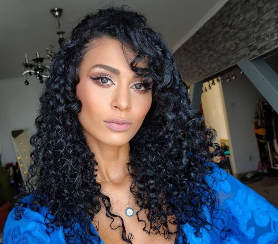 Majda Aboulumosha va îmbrăca rochia de mireasă. Când face nunta