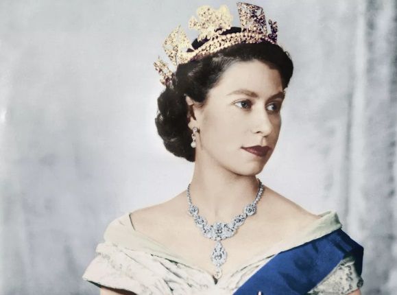 Cine va moșteni incredibila colecție de bijuterii a Reginei Elisabeta a II-a?