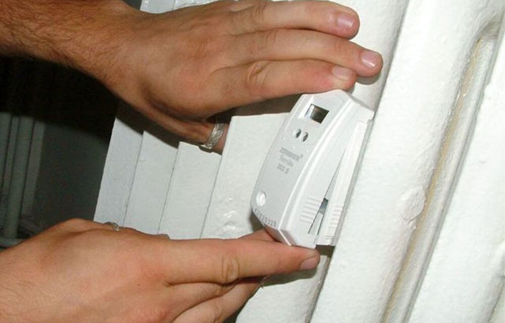 Românii care stau la bloc, obligați să-și schimbe repartitoarele