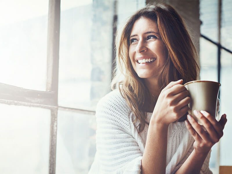 Spălatul pe dinți după cafea poate dăuna sănătății orale: cât timp să aștepți înainte de a folosi periuța de dinți