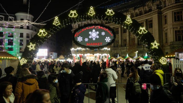 Când se deschide Târgul de Crăciun București 2022. Brad uriaș, patinoar și roată panoramică, în Piaţa Constituţiei