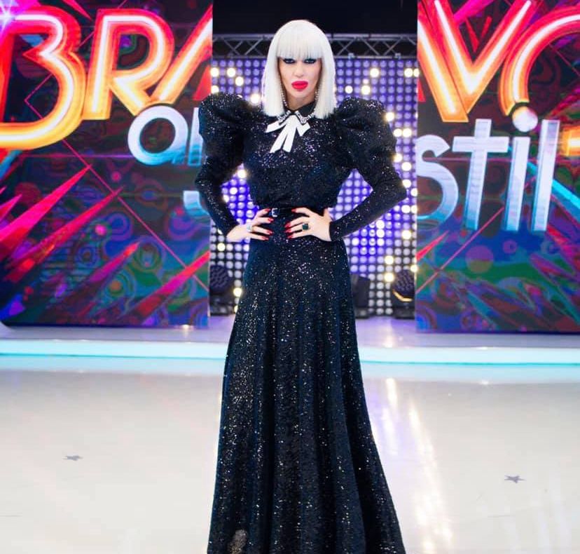 Incredibil cum a apărut Raluca Bădulescu îmbrăcată în parcare. Și-a pus toți fanii pe gânduri