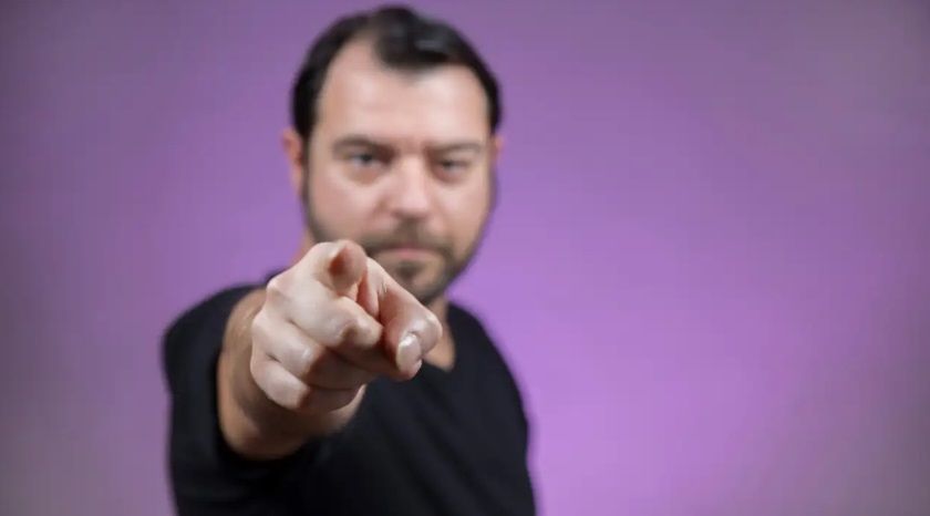 4 semne zodiacale care ar putea să te judece la prima întâlnire