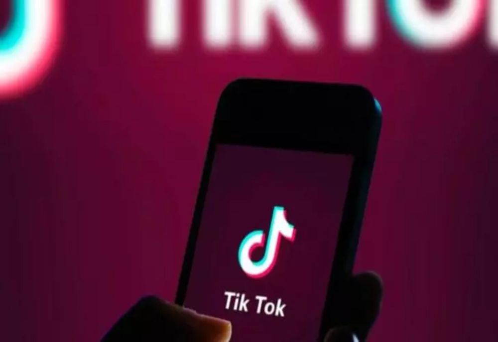 Utilizarea excesivă a platformelor TikTok și Instagram poate duce la degradarea creierului