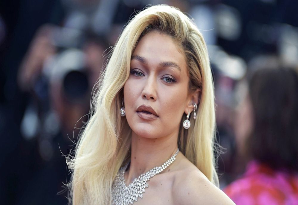 Gigi Hadid, probleme cu justiția. A fost săltată de polițiști chiar pe aeroport
