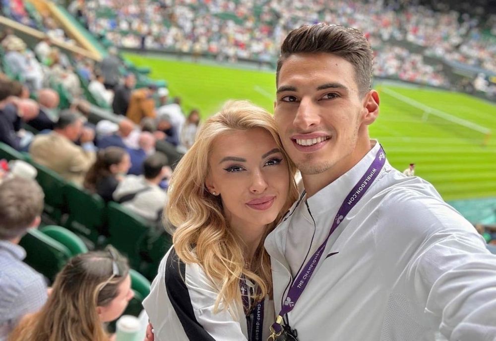 Andreea Bălan a fost cerută în căsătorie în avion. Cum a reacționat artista