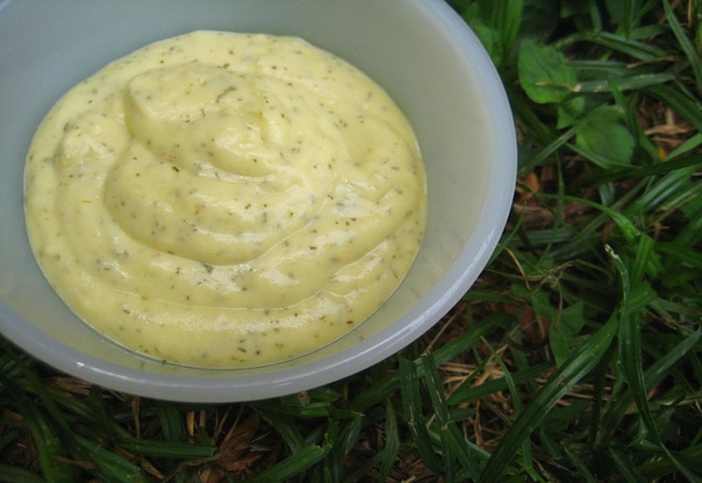 Maioneza de post se prepară din cinci ingrediente şi este gata în două minute
