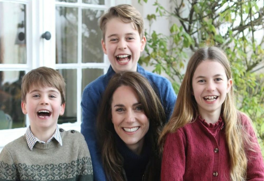 Kate Middleton dezvăluie cine a modificat digital fotografia cu ea, retrasă de marile agenţii de presă