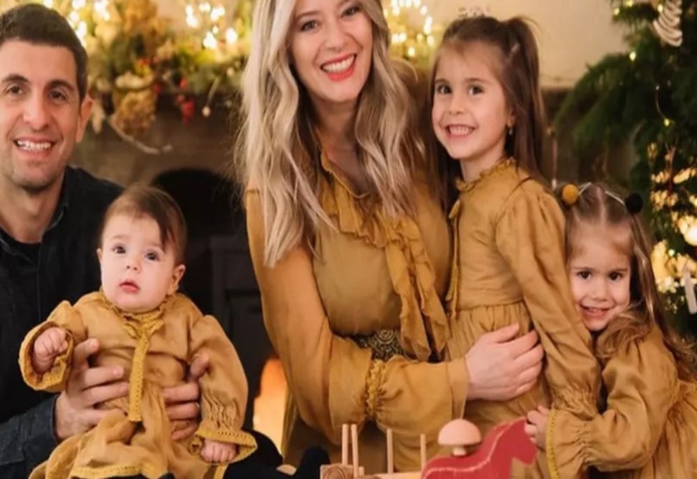 Certuri între Laura Cosoi și soțul ei, în fața celor trei fete ale lor