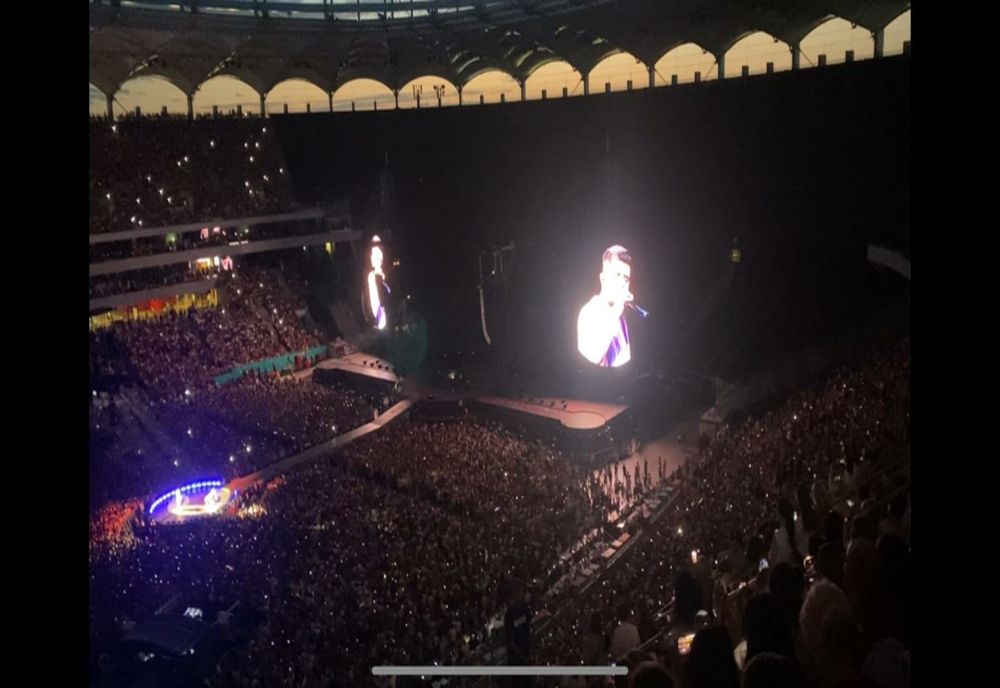 Cum a ajuns manelistul Babasha să cânte pe scenă la concertul Coldplay