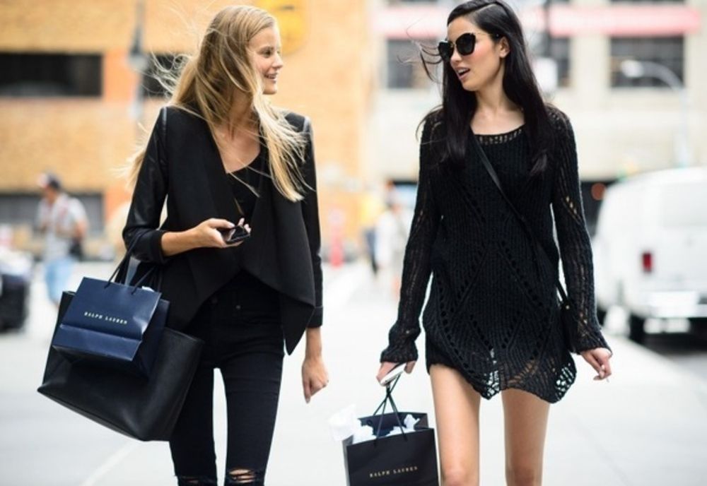 Două sfaturi simple și eficiente pentru a reda culoarea hainelor negre decolorate