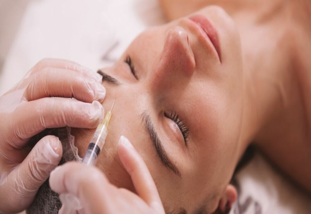 Ce este mezoliftingul, tehnica de medicină estetică ce ajută la combaterea lăsării pielii?