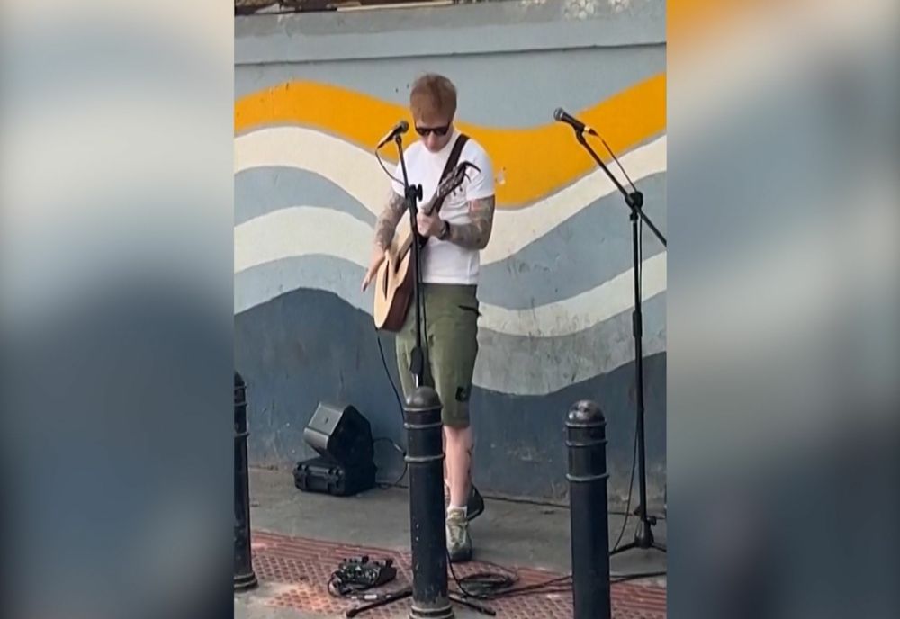 Ed Sheeran, oprit de polițiștii din India în timpul unui recital stradal VIDEO
