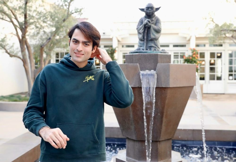 Matteo Bocelli, fiul celebrului Andrea Bocelli, le transmite un mesaj emoționant femeilor și mamelor din România