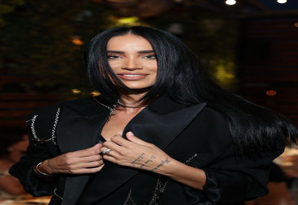 ADELINA PESTRIȚU, ȚINTA CRITICILOR ÎN ONLINE DUPĂ CE A PUBLICAT O FOTOGRAFIE ALĂTURI DE JENNIFER LOPEZ