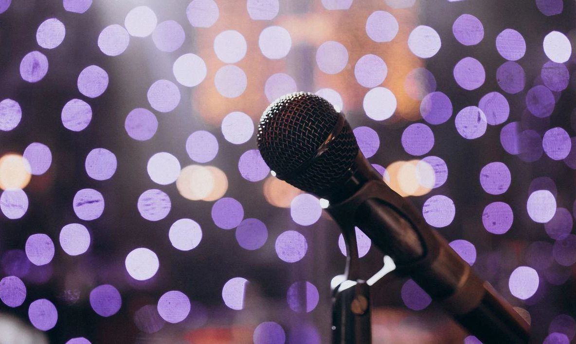 Interpreta de muzică populară care a suferit un AVC, chiar în timp ce își plimba cățelul