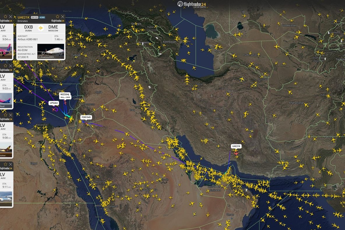 Cum funcționează aplicațiile care îți arată unde și ce avioane zboară în timp real