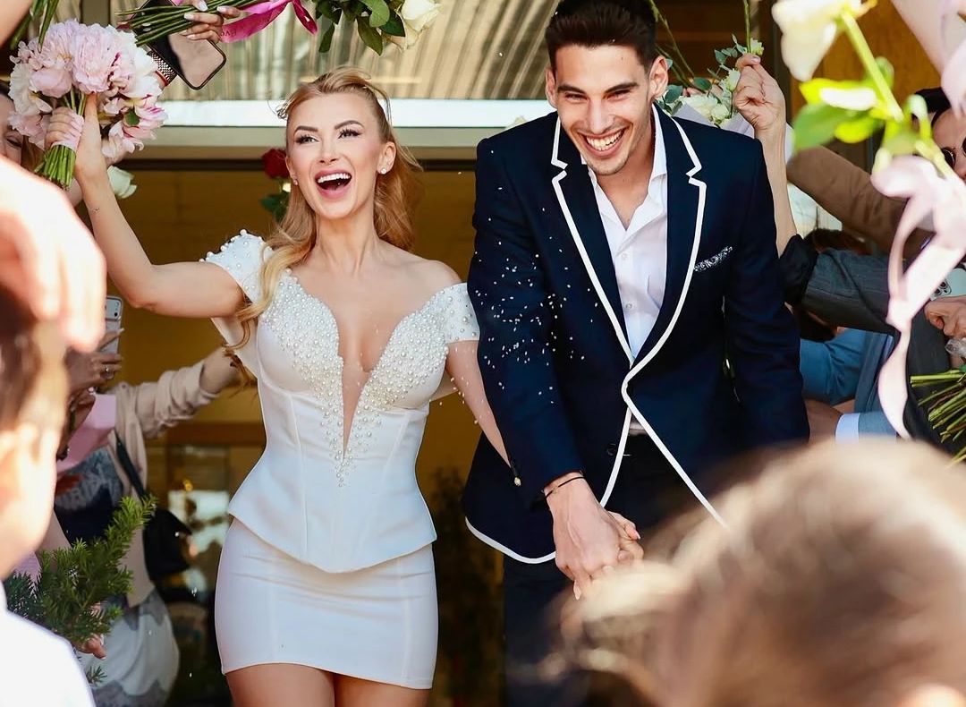 Ținuta Andreei Bălan de la cununia civilă a stârnit controverse: „Nu a ieșit din era Andre”