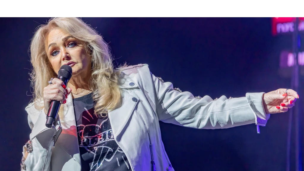 Celebra cântăreață Bonnie Tyler, în comă indusă, după ce a fost operată de urgență. Ar urma să cânte la București 