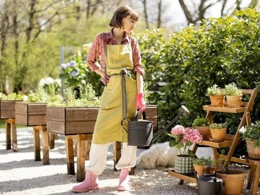 Îmbrăcămintea horticolă intră într-o nouă eră - acum e la modă să te îmbraci ca un grădinar