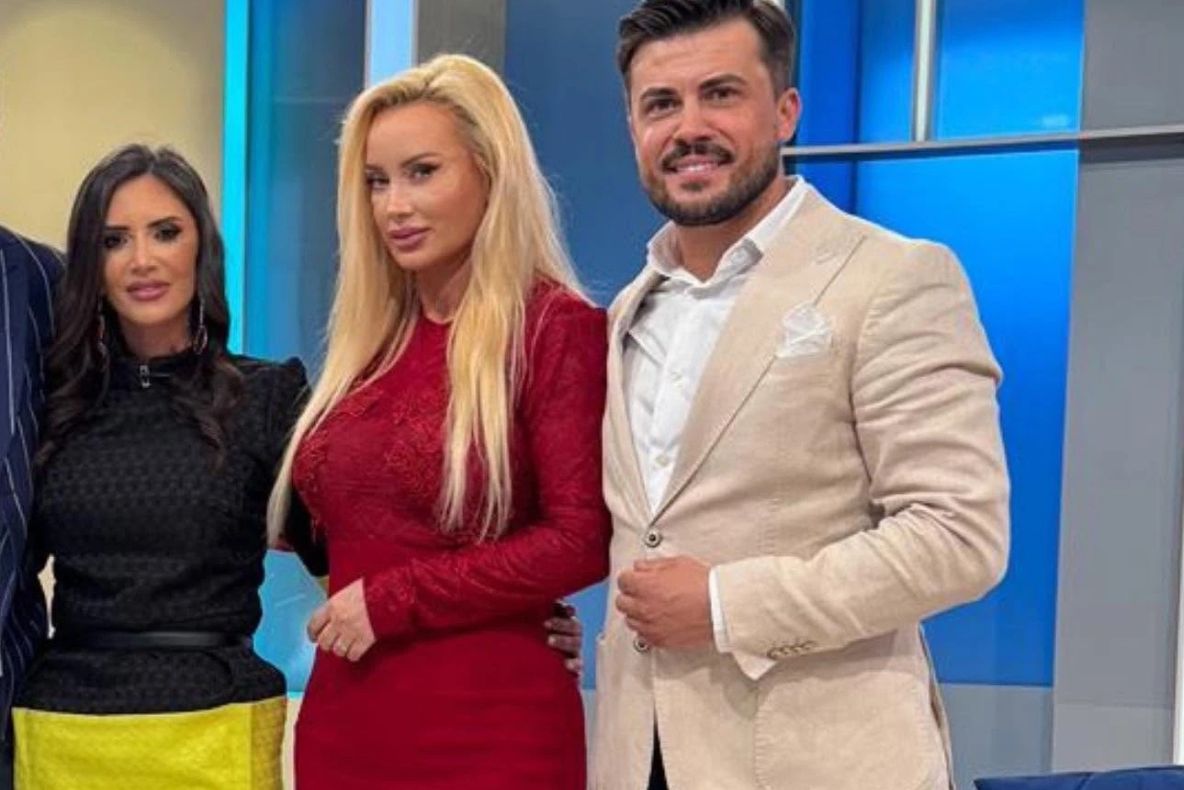 Mara Bănică a nașit-o pe Simona Trașcă. Mireasa și nașa, apariții de senzație la nuntă!