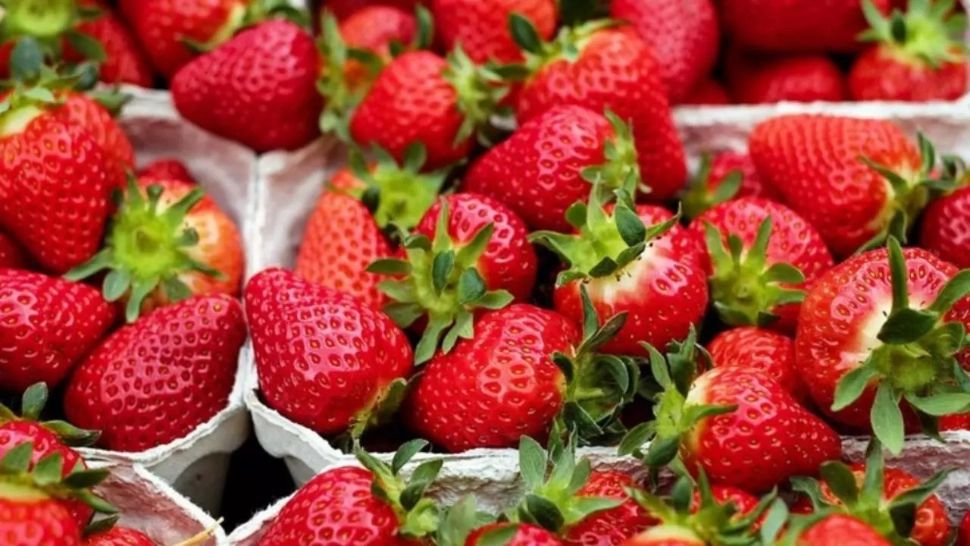 Aceste trei fructe au cele mai multe reziduuri de pesticide